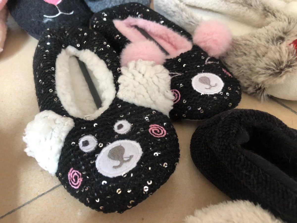 #slippers #chinafactory #madeinchina #indoorslippers #toyslippers #winterslippers This is Victor from Anqiu Yuanbang Shoes Co., Ltd, we are a porfessional manufacturer of slippers.Price and quality are our advantages. Pls contact us with email:voulo@qq.com or wechat:victor2488.