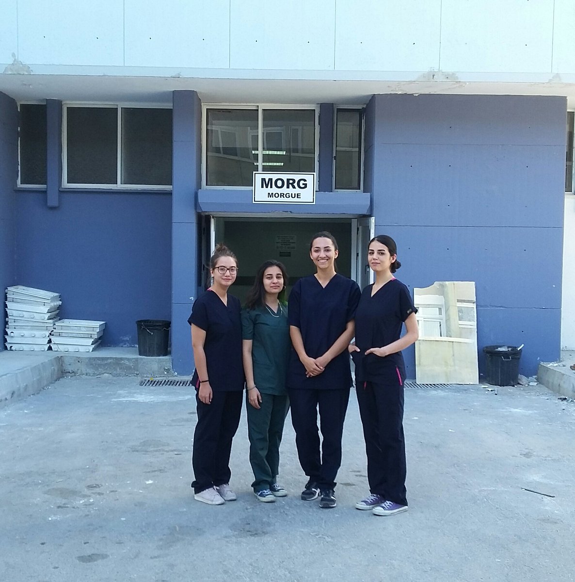 Uygulamalı Adli Tıp ve Adli Antropoloji staj programının ikinci ve son grubu Üsküdar Üniversitesi Adli Bilimler, 3. Sınıf Lisans öğrencileri. 6 haftalık eğitimleri birazdan gireceğimiz 2 otopsi ile başlıyor. Onları özverilerinden dolayı tebrik ediyor, başarılar diliyoruz 💀