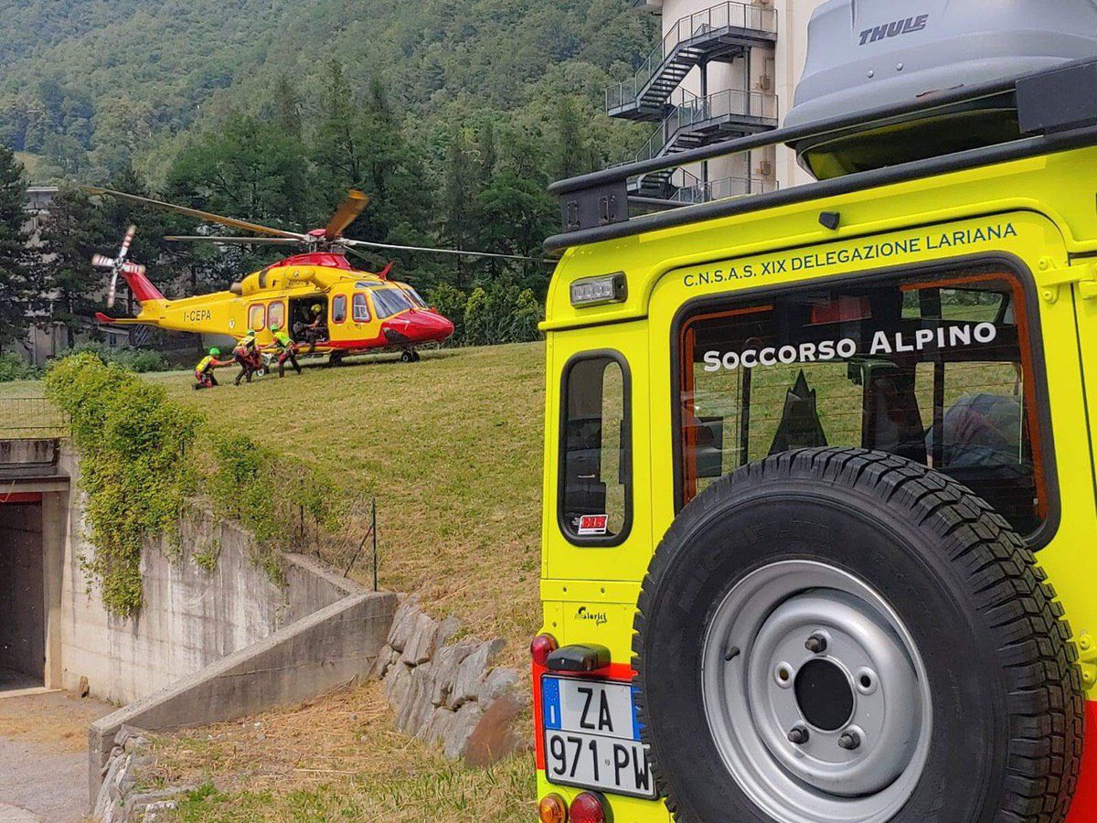 sosemergenza's tweet photo. Intervento a #Pizzovarrone , #Lecco. Attivazione stazione #soccorsoalpino #Valsassina e #Valvarrone (LC) per il recupero di due #alpinisti con #Elisoccorso di Sondrio. @AREULombardia @CnsasLombardia https://t.co/DrhEanwmpe