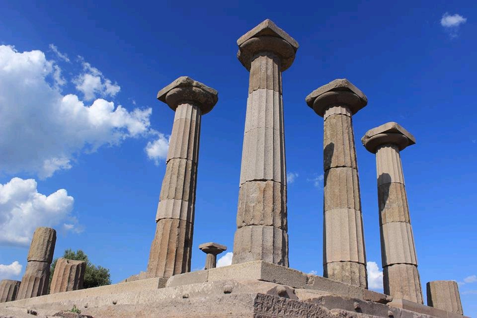 Gündüz başka güzel Athena Tapınağı...