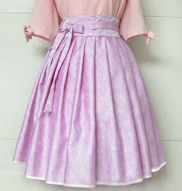 nareen_hanbok's tweet photo. 7월의 늦은 RT이벤트입니다:) 이달에 좀 많이 늦어졌지요? 본 글을 알티해주시면 추첨을 통하여 한분께 허리치마를 제작해드립니다! 당첨자발표는 7월 31일. 많은참여 부탁드립니다:)
(치마 선택가능, 사이즈 맞춤제작, 기장 85cm까지) https://t.co/2ZzEorTt9C