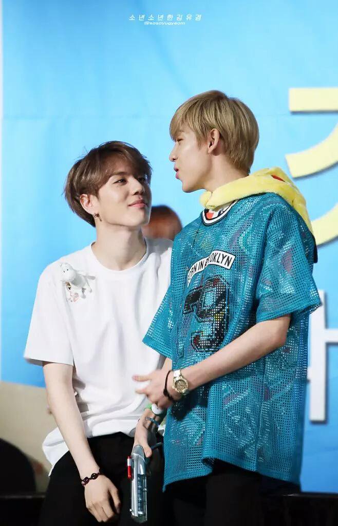 How yugyeom looks at bambam 