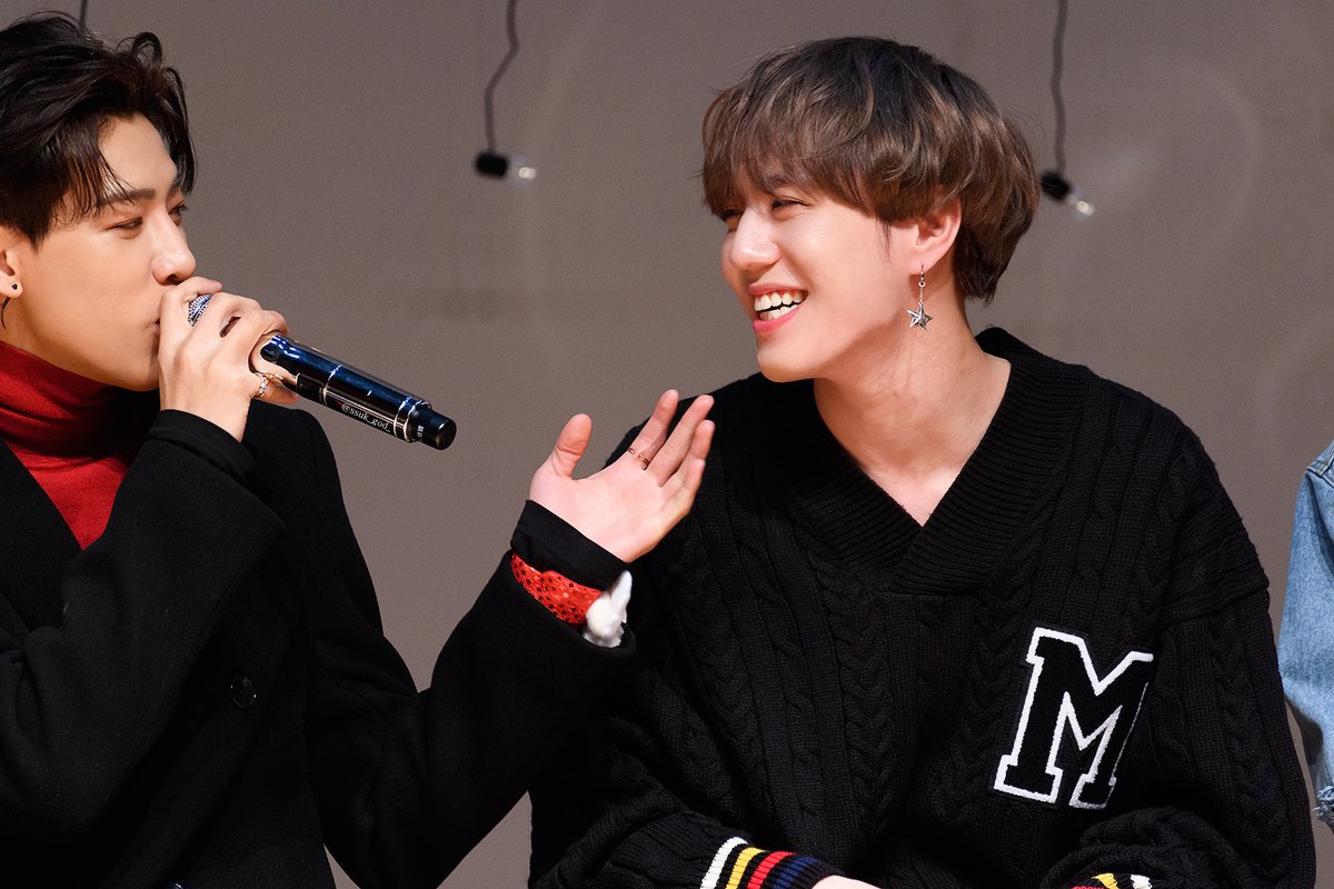 How yugyeom looks at bambam 