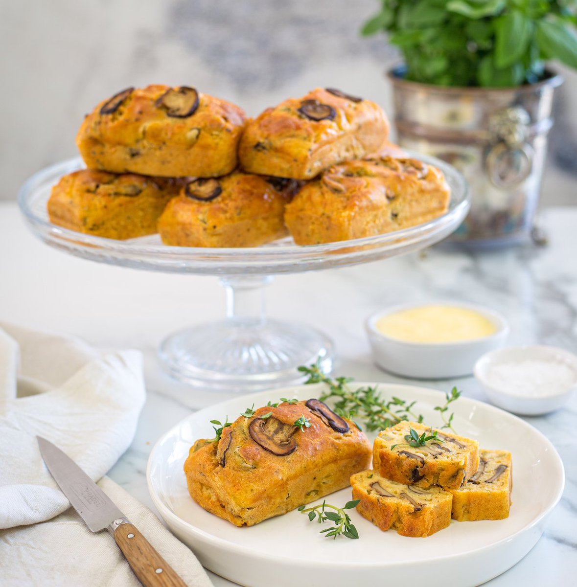 FreshMushrooms's tweet photo. Mini Mushroom Cakes Salés https://t.co/oG39tfiZEC – delicious mini savoury breads – are spectacular with a little salad for brunch, picnics and potluck meals.
#WhyWeLoveMushrooms #savourybread #brunchbread https://t.co/bgdvhLOqJr