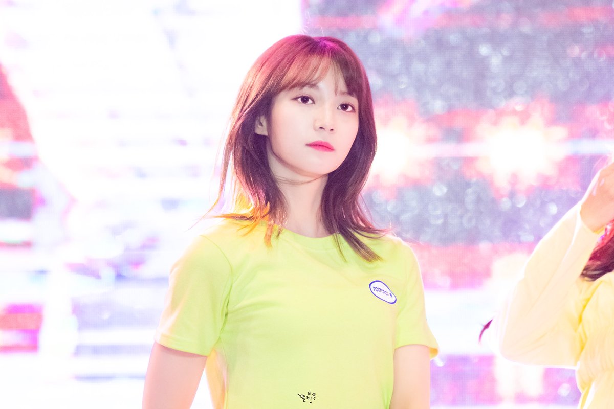 BINNIE_RABBIT's tweet photo. 190720 김천 포텐나이트 비니

한 순간도 나에게 있어서는
의미가 없진 않아
언제가 끝일지 모르는 지금이
최고의 순간이야

#오마이걸 #OHMYGIRL #おまごる
#비니 #BINNIE #ビニ
@WM_OHMYGIRL https://t.co/sLnat8bS29