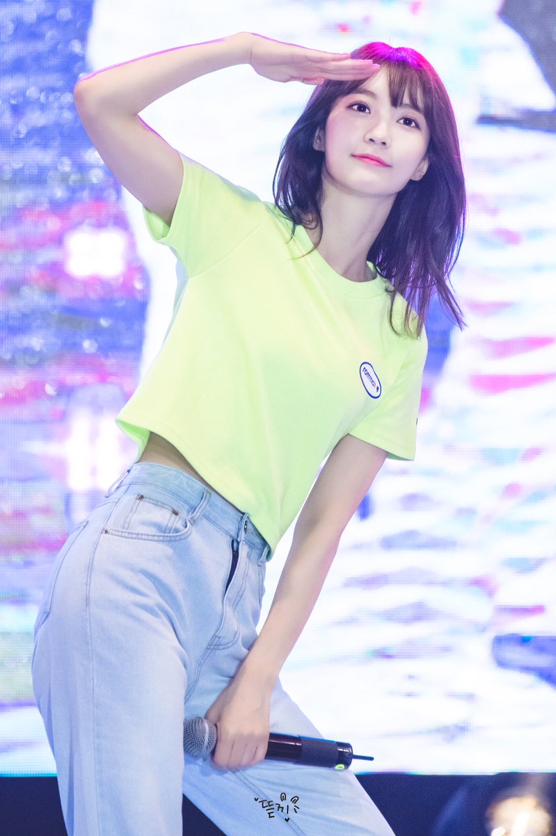 BINNIE_RABBIT's tweet photo. 190720 김천 포텐나이트 비니

한 순간도 나에게 있어서는
의미가 없진 않아
언제가 끝일지 모르는 지금이
최고의 순간이야

#오마이걸 #OHMYGIRL #おまごる
#비니 #BINNIE #ビニ
@WM_OHMYGIRL https://t.co/sLnat8bS29