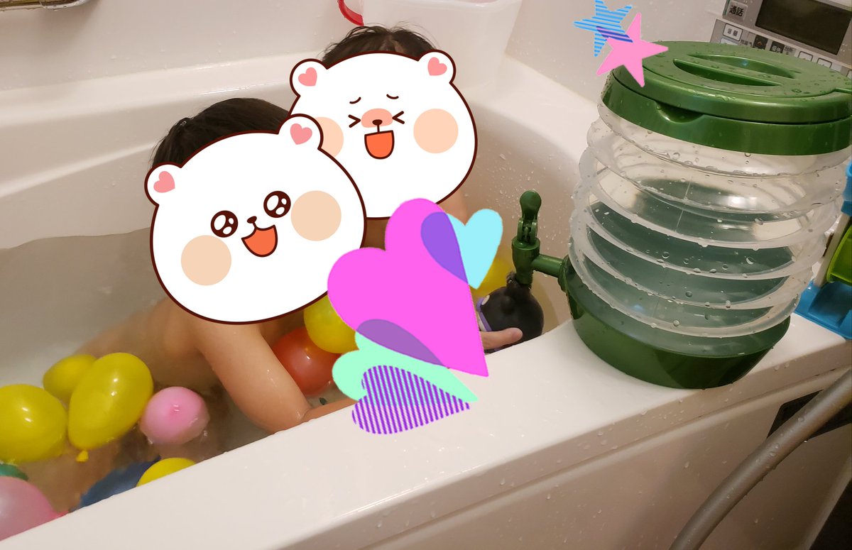 ダイソーに売ってるウォータージャグ お風呂でこんな使い方したら子供が釘付けになった イヤイヤに良さそう 水道代節約ね Togetter ダイソーに売ってるウォータージャグ お風呂でこんな使い方したら子供が釘付けになった イヤイヤに良さそう 水道代節約ね Togetter