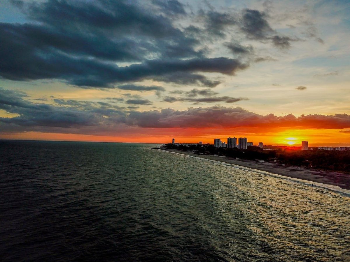 ATP_panama's tweet photo. Una puesta de sol increíble desde la Riviera Pacífica de Panamá. Disfruta cada una de sus playas, hoteles y gastronomía. Desde Punta Chame hasta Río Hato en Coclé. #visitpanama
@coclelotienetodo @fonseca_digitalmarketing https://t.co/QPLmsZKZ7A
