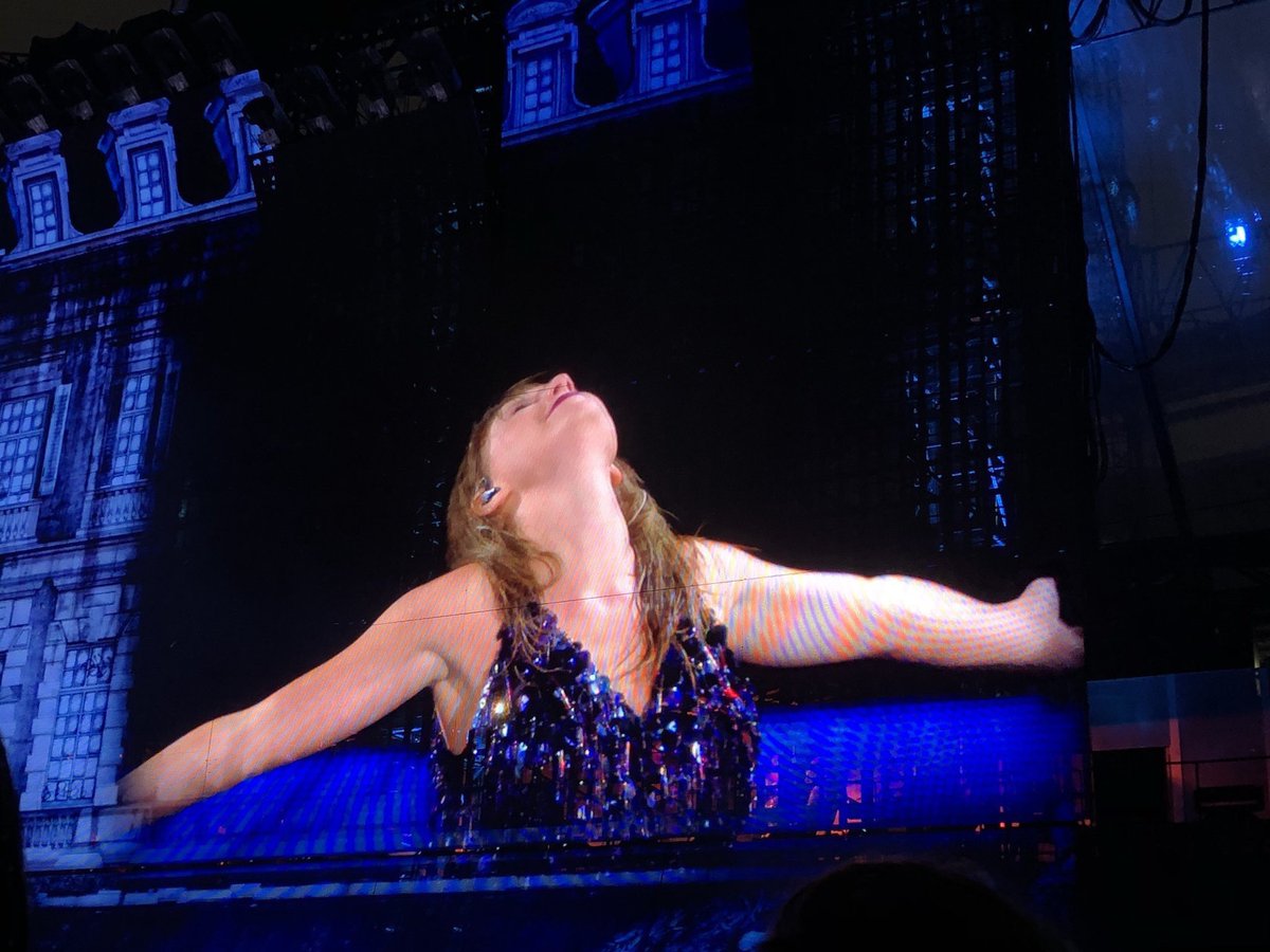 starsandscars__'s tweet photo. A year ago today was one of the best nights of my life ❤️❤️❤️ https://t.co/uQVPJItHGj