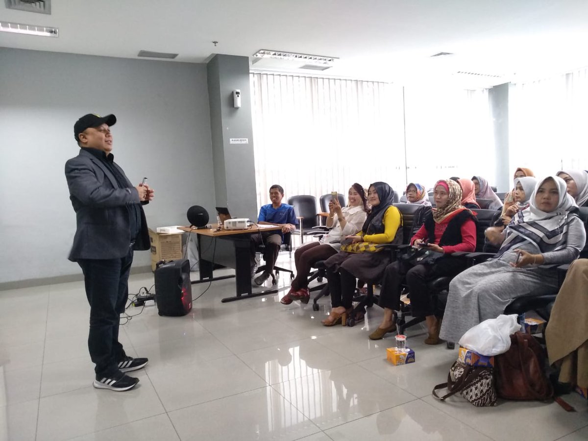 belbizonradio's tweet photo. Pelatihan marketing bagi anggota Koperasi WJS, Bandung 20 Juli 2019 https://t.co/mrmBKyLyuh #wirausaha #UKM #UMKM #WUB #blogger #vlogger #artikel #article #berita #News #sportnews #olahraga #Kesehatan #healthy #leadership #leader #strategic #management #familytime #familybusiness https://t.co/X5PFxI7pm8