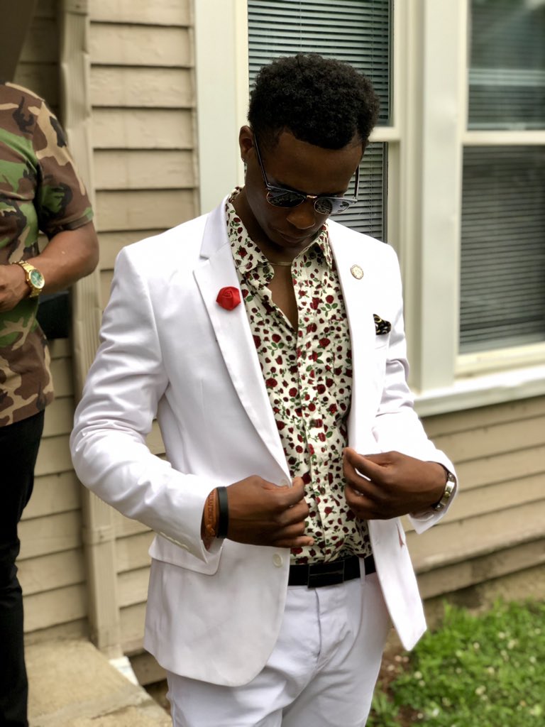 mainline101's tweet photo. Yeah I’m looking down cause I don’t see no one above me 💯 #MM7 #MadeMen  #LongLiveTeezus 🙏🏾 https://t.co/Spcw3eRMov