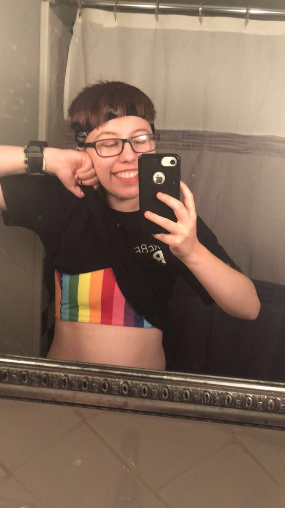 spaceb0i_'s tweet photo. actual pics of my glow up ๐#LGBTQglowup #issaLGBTQ #nonbinarylookslike https://t.co/2JJA6r7Mem
