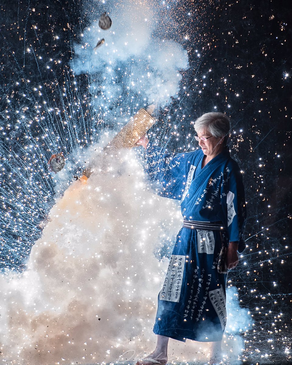 planetx44's tweet photo. 男達の夏が始まる
手筒花火発祥の地 東三河の夏が始まる
伝統の手筒花火に男たちが輝いた
#愛知県 #東三河 #豊川 #手筒花火
#東京カメラ部 #PASHADELIC
#ファインダー越しの私の世界 https://t.co/9mm137pOM1