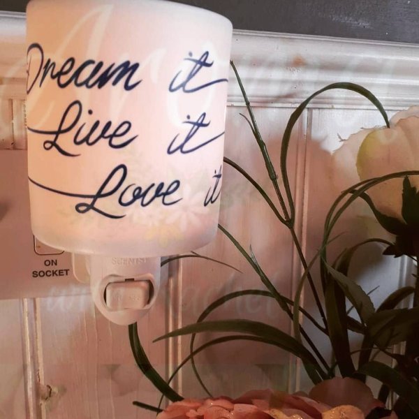 theswirls's tweet photo. Dream It.
Live It.
Love it.
simple words - BIG meaning!
The BEST home decor reminder - It's the Little Things that count!
#HomeDecor⠀
#Dream
#Love⠀
#ClassyDecor #InteriorDesign #SmallWins #BigDreams #BeYou #ItsTheLittleThingsThatCount #BossLife #BeTheBoss #EnjoyToday https://t.co/SFLEC5k9ZV