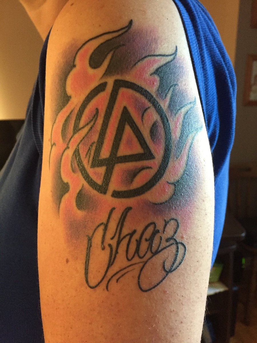 mymonica431's tweet photo. @LPFanCorner #ShowMeYourTatts got the first one September 8 2017 and the second one September 9 2018. Met Mike at the #PostTraumaticTour in Montreal and asked him to draw me a doodle with his signature. Waiting September to get it done ๐ https://t.co/mi8ve0Prxh