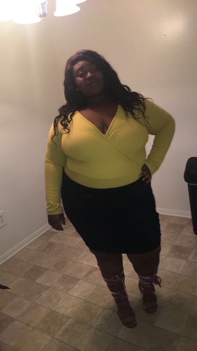 curvanistaa's tweet photo. @fatgirlsbeauty South Carolina 🤟🏽♥️ #843baby https://t.co/2qpSBjedBW