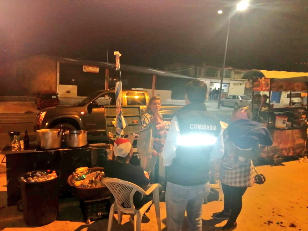 CNPIbarra_'s tweet photo. #Operativo | La @goberimbabura a través Comisario Nacional @juanmacordova79 en conjunto con @PoliciaEcuador y Comisaría Municipal realizaron control en locales sujetos @MinInteriorEc permisos de funcionamiento retiro de libadores y cierre espectáculos públicos. #JuntosMásSeguros https://t.co/GKOD6AOQyG