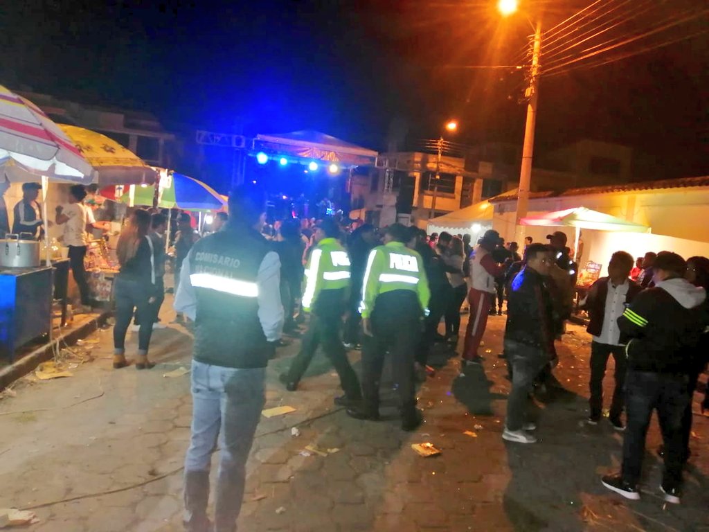 CNPIbarra_'s tweet photo. #Operativo | La @goberimbabura a través Comisario Nacional @juanmacordova79 en conjunto con @PoliciaEcuador y Comisaría Municipal realizaron control en locales sujetos @MinInteriorEc permisos de funcionamiento retiro de libadores y cierre espectáculos públicos. #JuntosMásSeguros https://t.co/GKOD6AOQyG