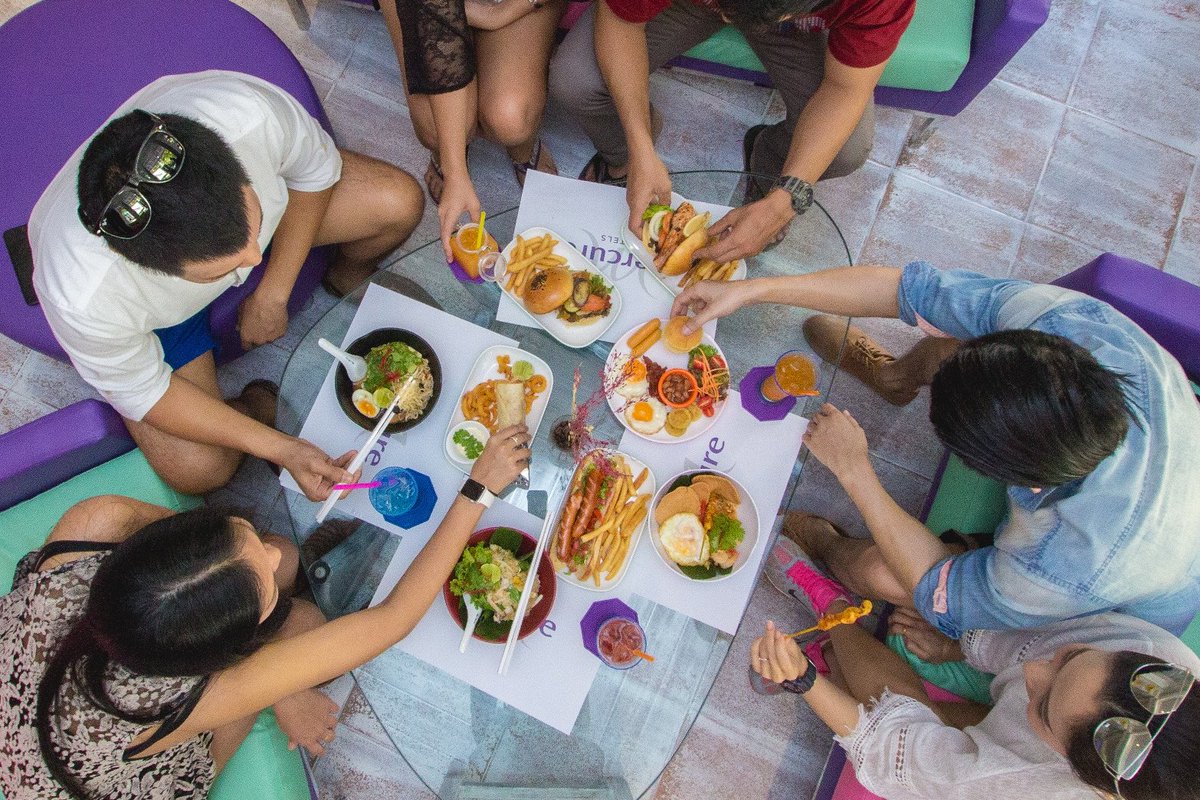 Friends buy you food. Best friends eat your food. 
#mercurepattaya #Accorhotels #food #friends #pattaya #THAILAND