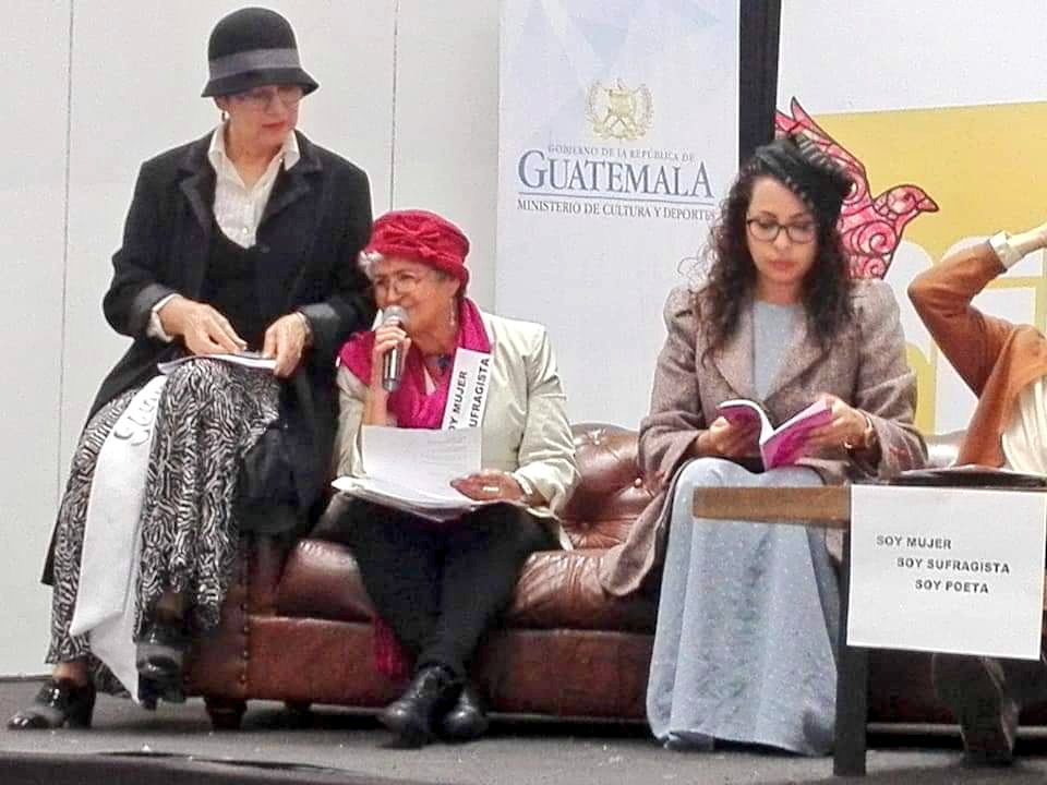 Judy013's tweet photo. Poetas sufragistas del Siglo XXI, así culminó nuestra presentación en @FILGuatemala ¡Gracias Chiapas 🇲🇽 y Guatemala 🇬🇹!
#Filgua2019
#MujeresEmpoderadas
#LiteraturaEscritaPorMujeres https://t.co/eA3oJThnns