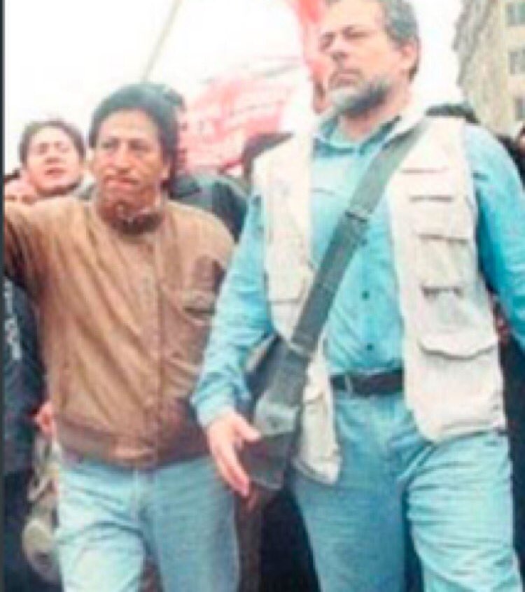 Hurgar en la Memoria 🇵🇪 on Twitter: "Fujitrolls que intentan desprestigiar a Gustavo Gorriti con esta foto sería bueno que recuerden que ese día, así como Gorriti, más de 250mil peruanos salieron