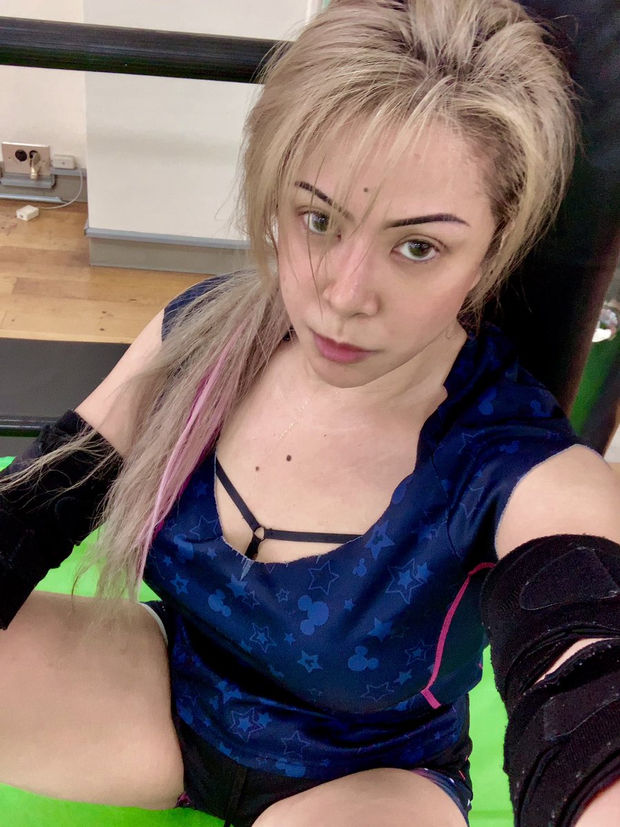 queen_chesca39's tweet photo. Can u guess where I am? Yes! Alone and doing basic.. 🤼♀️
Powered by: #Herbalife
#Wrestling #Training #KachufoGetsu #FightingClub #Dojo #HigashiJujo https://t.co/FppcG9uSjw