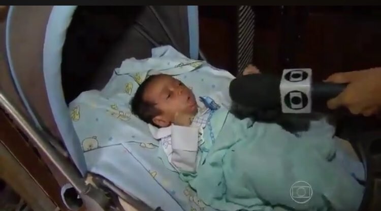 donacarine's tweet photo. FALA COMIGO BEBÊ 

Esse meme me impermeabiliza de qualquer depressão https://t.co/KYg9UZNgti