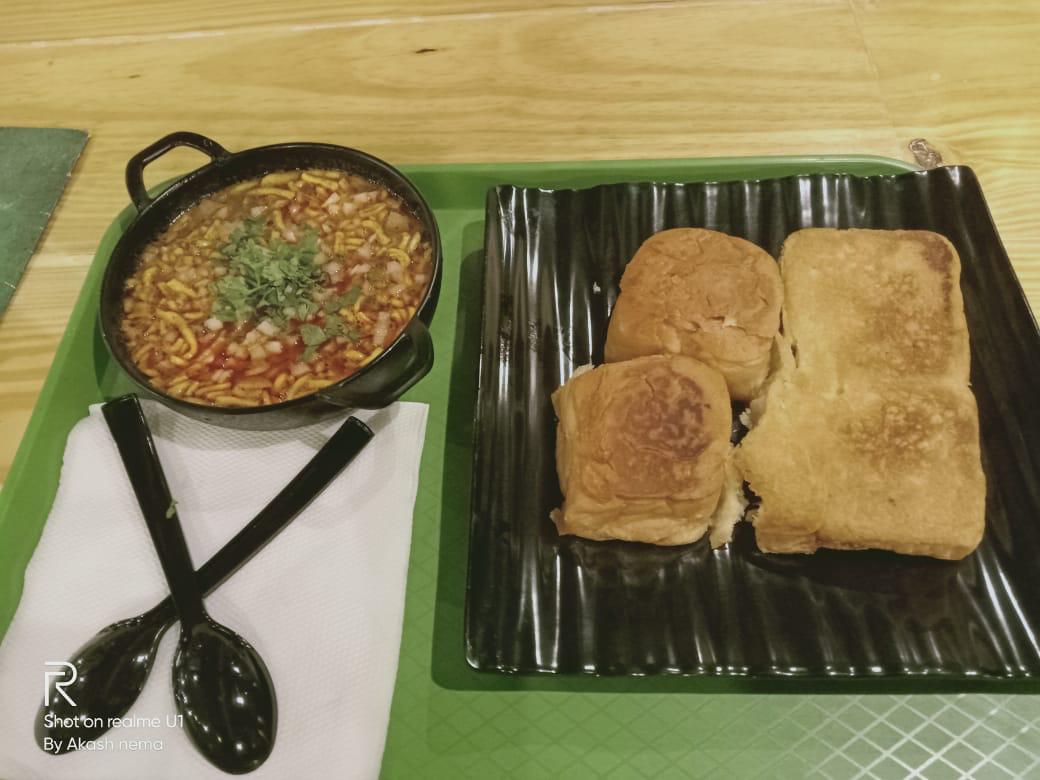 MithiMirchi_veg's tweet photo. Todays #Happycustomers of #MithiMirchi . This time for #misalPAV Thanks for visiting, please give us chance to serve you again. Have a day full of #mithimirchi #spreadingsmiles 😋😋😀 https://t.co/fpoM7svTGz