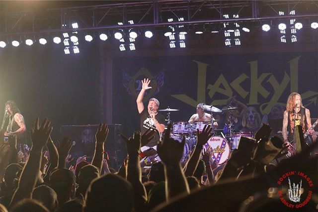 RockinImages's tweet photo. @officialjackyl always seems to put on a great show! The pre party bash at @rockfestwi Wednesday went off without a hitch! Can’t wait to see these guys again in November!
#jackyl #rocknroll #rockshow #rockfestwi2019 #rockfest2019 #concertphotography #con… https://t.co/MmWNkxAPtD https://t.co/kyMUGg2LzL