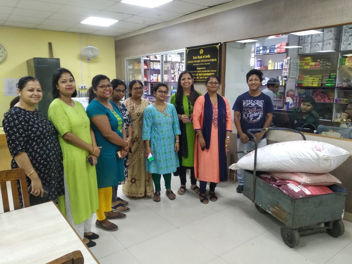 AOLGhy's tweet photo. Thanks to State Bank of India for supporting towards to our Flood relief Campaign #AssamFlood #AOLsupport #SBIguwahati https://t.co/6tqipeJig1