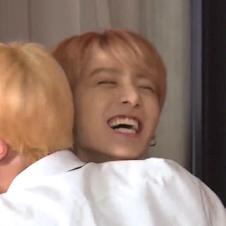 JK_VOICE_'s tweet image. 정국이 사랑해줘보이라서 안아주는거 짱 조아해