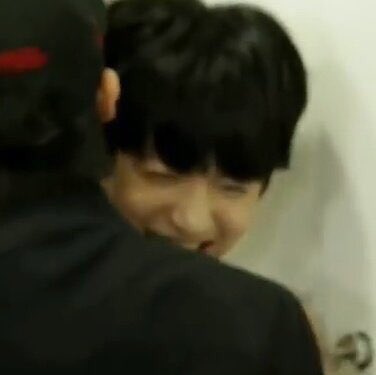 JK_VOICE_'s tweet image. 정국이 사랑해줘보이라서 안아주는거 짱 조아해