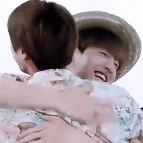 JK_VOICE_'s tweet image. 정국이 사랑해줘보이라서 안아주는거 짱 조아해