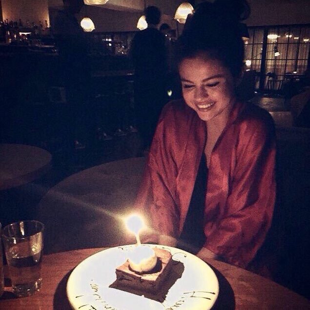 SelenaGomezNews's tweet photo. Happy 27th Birthday @SelenaGomez! 🎂🎉 We love you 💕 https://t.co/X3Mm3zNpr3