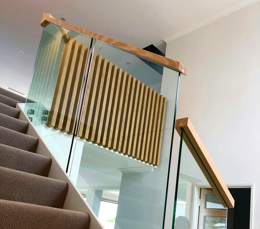 BalustradingWA's tweet photo. E N T R Y  |||  S T A T E M E N T
@BalustradingWA aluminium wood look battons used here to create a bold entry statement. Colour is Siberian Larch.
BWA planar #glassbalustrade up the stairs with a Vic Ash top fixed #timber handrail.
@AliWoodPtyLtd
#balustrade #perthbuilders https://t.co/AvN2mZc9u7