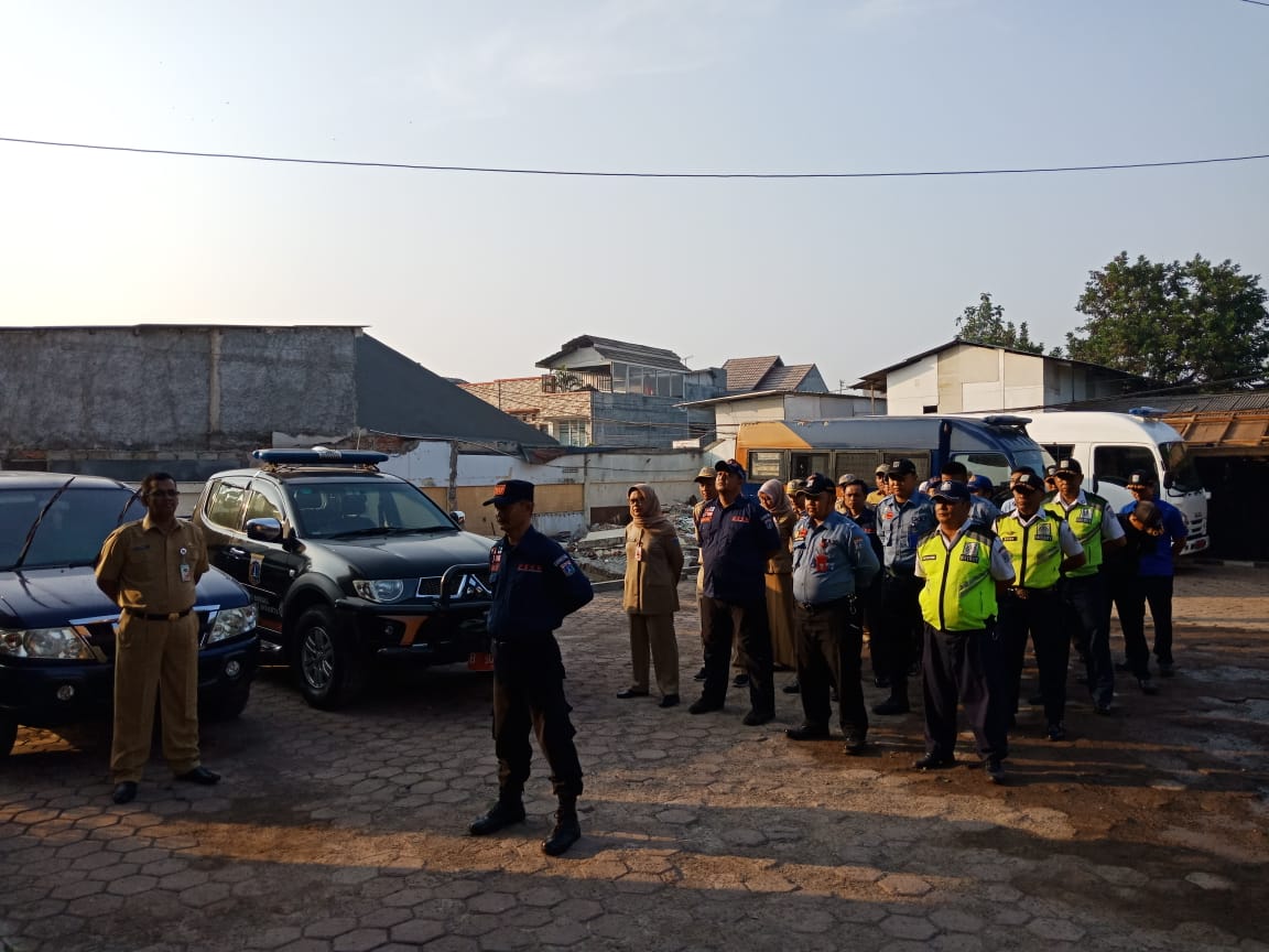 SoedikinAli's tweet photo. Giat apel pagi, senin 22juli 2019,di pimpin TU, sudin sosial kota administrasi jakarta timur, berlangsung sengan hikmat. https://t.co/S8Vb3QHWAf