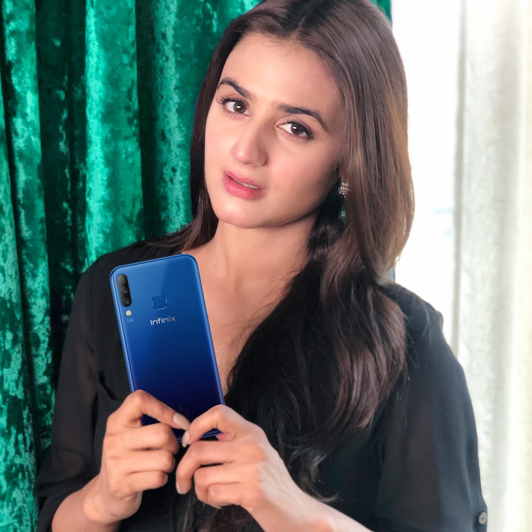 Hira Mani is loving the enhanced portrait photography of Infinix S4 with 32MP AI Selfie Camera. 
Find a store near you here: bit.ly/2XTVCJA 
Learn more about #InfinixS4: bit.ly/2Fz8ycJ
#NextLevelSelfie #InfinixPakistan