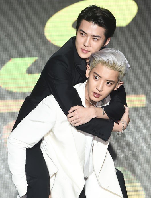 jsnxb6's tweet photo. SEHUN＆CHANYEOL
kkkk😝😝😝
#SEHUN
#CHANYEOL 
#ChanHun 
#EXO_SC_WhatALife 
#EXO_SC https://t.co/69AMmtvHhN
