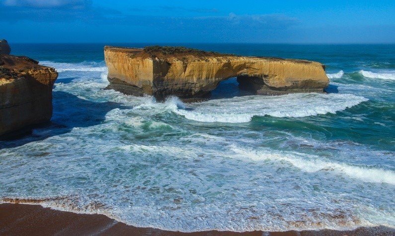 Wildlife_Tours's tweet photo. A bridge without a middle on the Great Ocean Road? How is that even possible? Well, it is true. But of course, you couldn’t walk on it. 
Discover more 👉 https://t.co/6ROZivkhBQ https://t.co/Wlh2t2EPUm
