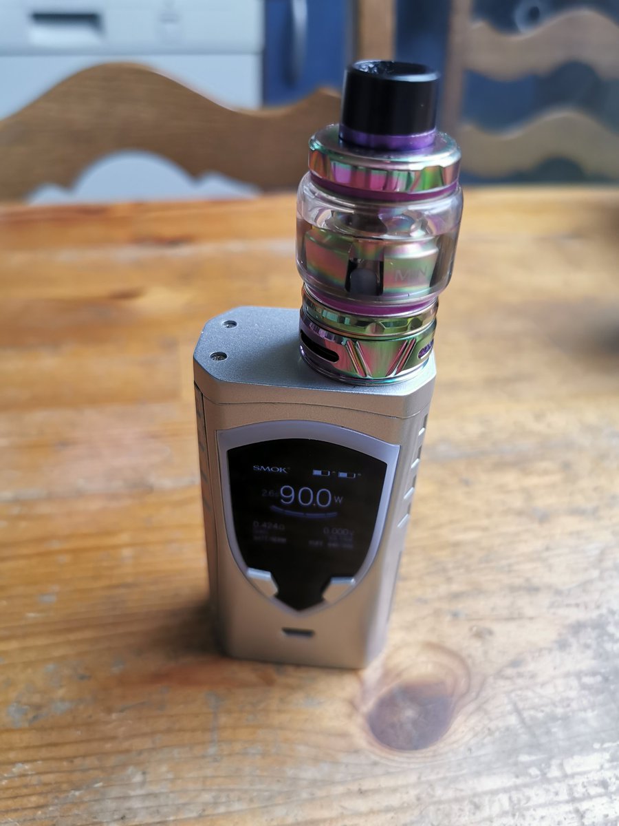 My Uwell Crown IV (best clearomizer) and a Smok ProColor
@myuwellofficial