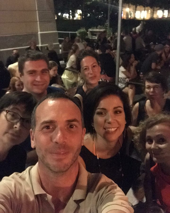 jeudis_ch's tweet photo. On n'a pas croisé de cheval 🐴 mais quelle belle Grande Tablée sous la tonnelle de la Reithalle ! 😎🍴🥂🌳 C'était samedi soir dernier. 
#jeudis #francophones #jeudisfrancophones #grandetablée #tonnelle #convivialité #été #Zürich #onestbien https://t.co/jVXfkwjTcR