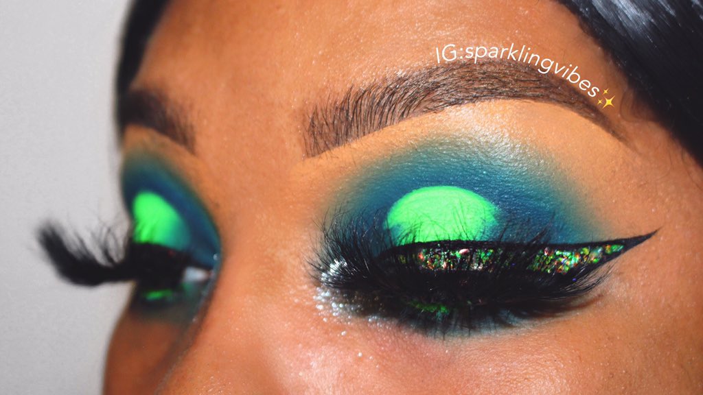 MourningGlam's tweet photo. ๐๐ด Natural Mystic ๐ฆ๐
SKINCARE: @olehenriksen
BROWS: @BenefitBeauty Precisely my brow pencil and gimme brow+ volumizing eyebrow gel
EYES: @plouiseacademy base in shade 3
LINER: @wetnwildbeauty megaliner
@NyxCosmetics jumbo eye pencil in Milk
#UDM_MUAS https://t.co/brv0ACk18I