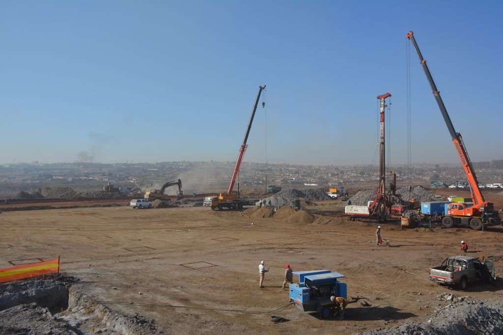 ScipEngineers's tweet image. #MallofTembisa Update: #MikeBuyskesConstruction setting out the first foundations while #TerraStrata and #MRPI are busy with piles. In the background #LabuconResources making good progress with the lower parking platform.

#Scip #ScipEngineering #MoT #quanticostpta @McCormickProp