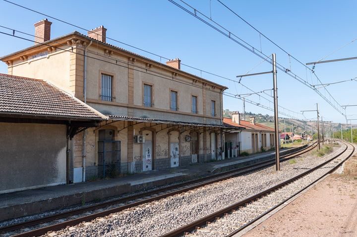 RerSud's tweet photo. Des lignes électrifiées, des gares toujours présentes, ouvrons le transport #ferroviaire aux habitants du sud de #Givors ! Lyon-Condrieu : une véritable alternative à la voiture pour les habitants de #Condrieu #Ampuis #StRomainenGal #LoiresurRhone. 
👉🏻 https://t.co/bgZaqbPmsO https://t.co/4hKx05rrVC