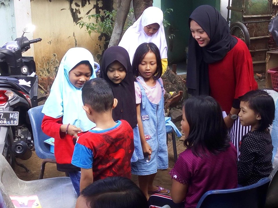 Taman belajar senyum Bunisari kembali beraktivitas (21/7/2019), setelah libur yang begitu panjang. Adik-adik menuliskan semua harapan mereka menyambut hari anak nasional

#bersamakitaberbagi
#berbagiilmuberbagimanfaat
#eduvolunteer
#tbsbunisari
#comcaremutbun
#HariAnakNasional