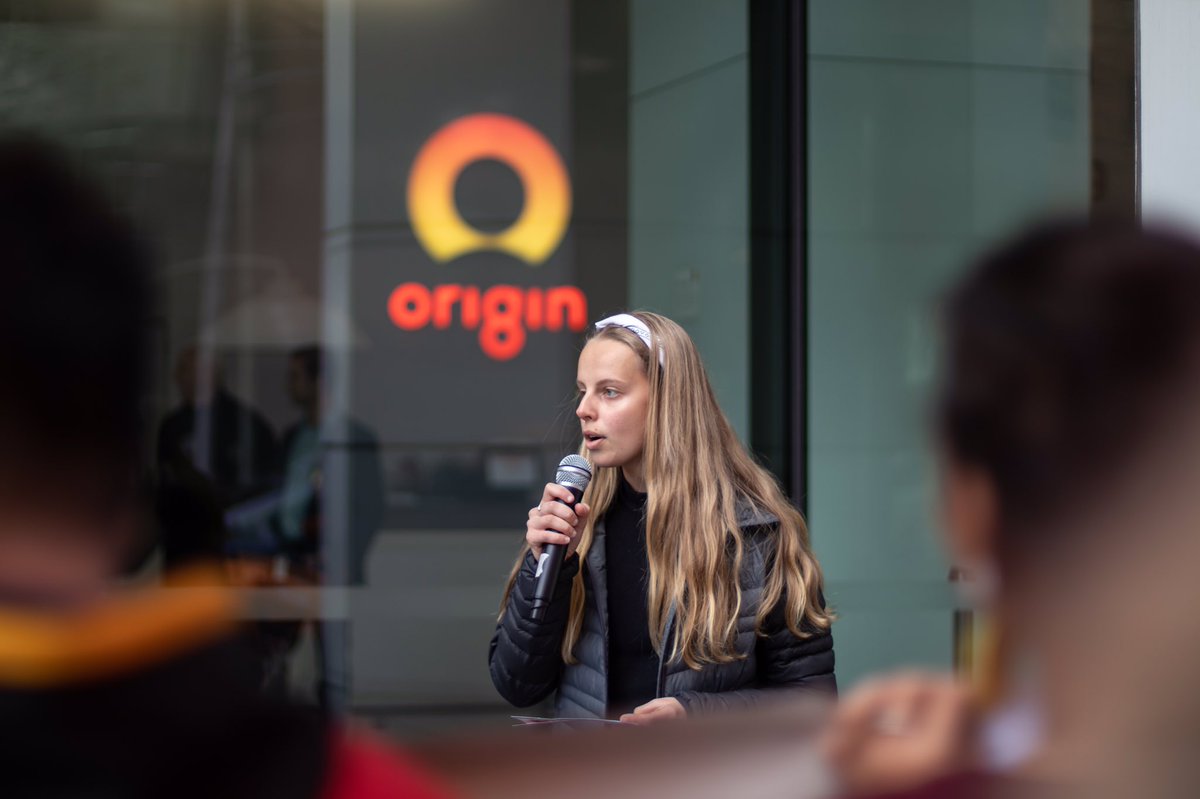 clairedoherty__'s tweet photo. proud to stand with @SeedMob and tell Origin Energy not to frack the Northern Territory #AlwaysWasAlwaysWillBe #FrackOffFriday https://t.co/fTfazTdmKZ