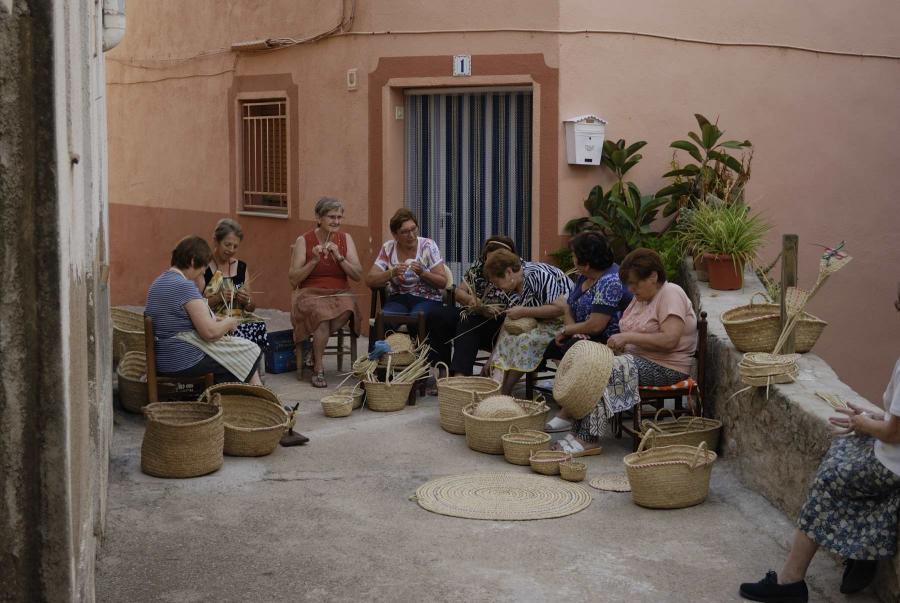 El treball amb la #pauma segueix la seua transformació en la producció, distribució i consum, per a mantenir-ne la memòria però sobretot per a transmetre’l a noves generacions, actualitzar-lo i convertir-lo de nou en una sortida per a l’economia local.

ipcite.cat/ipcite/content…