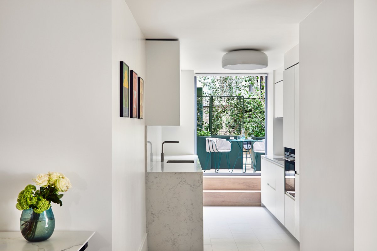 Check out the Luxury residences by <a href="/COMOHotels/">COMO Hotels and Resorts</a>, designed by <a href="/FormeUK/">FormeUK</a>. A very colorful courtyard, furnished with LAGARTO sofa biplaza, OLIVO armchair and CAPRI table in pine green. #outdoor #London #furniture #iSiMAR #interiordesign #design #hospitality #COMOHotels