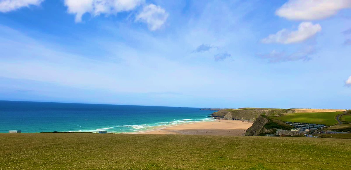 And so it begins 🏄🏽‍♀️🎪🏄🏽‍♂️ Not a bad office...