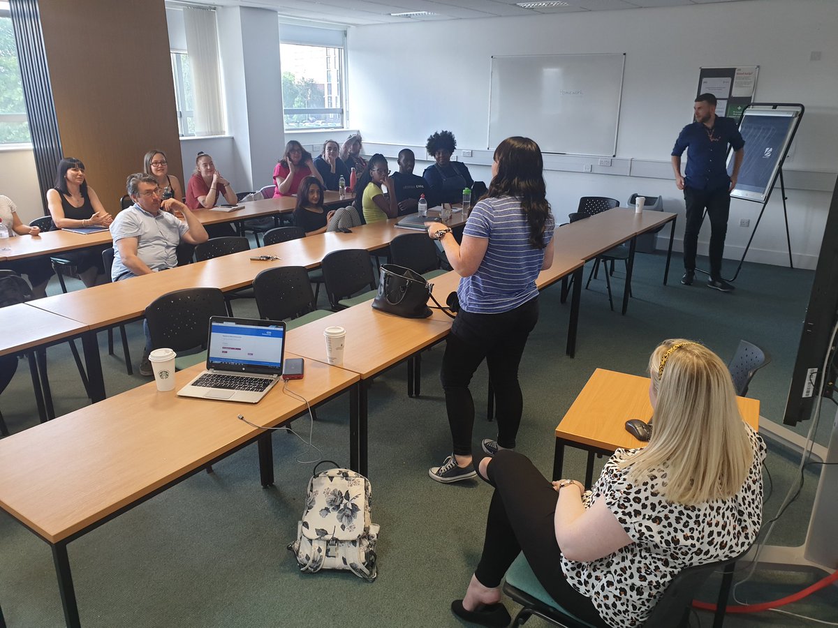 jennie_kearns's tweet photo. Future nurses, preceptees on tour. Pep talk to soon to be qualified nurses ๐ @GMMH_NHS @SalfordUni #prepforpractice #nursesofthefuture #RMNs https://t.co/1tEhoDQAcD